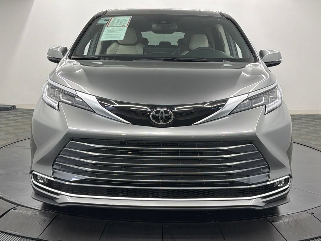 Certified 2026 Toyota Sienna Limited FWD image 6