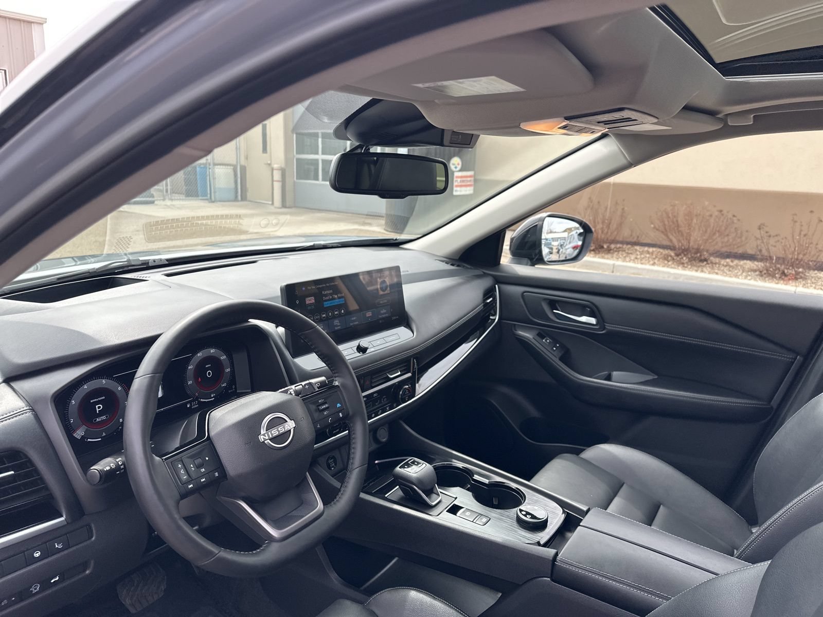 Used 2025 Nissan Rogue SL w/ SL Premium Package AWD/4WD image 12
