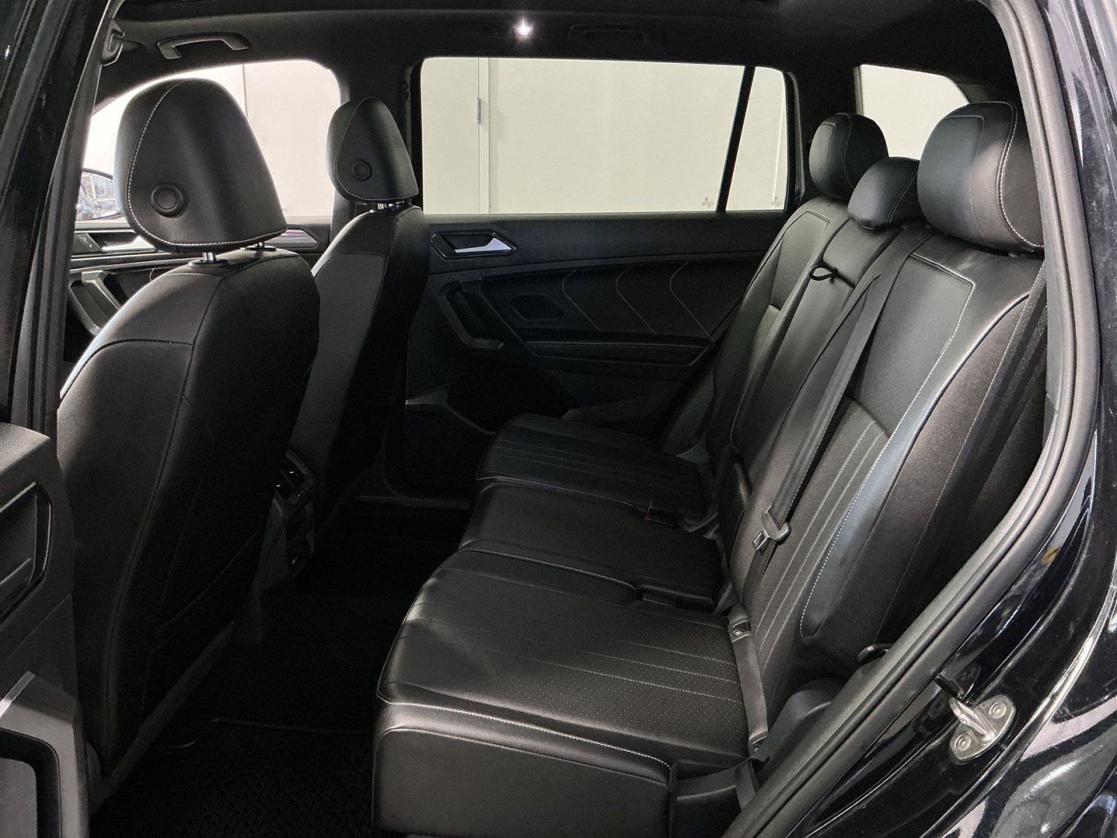 Used 2022 Volkswagen Tiguan SE R-Line AWD/4WD image 16