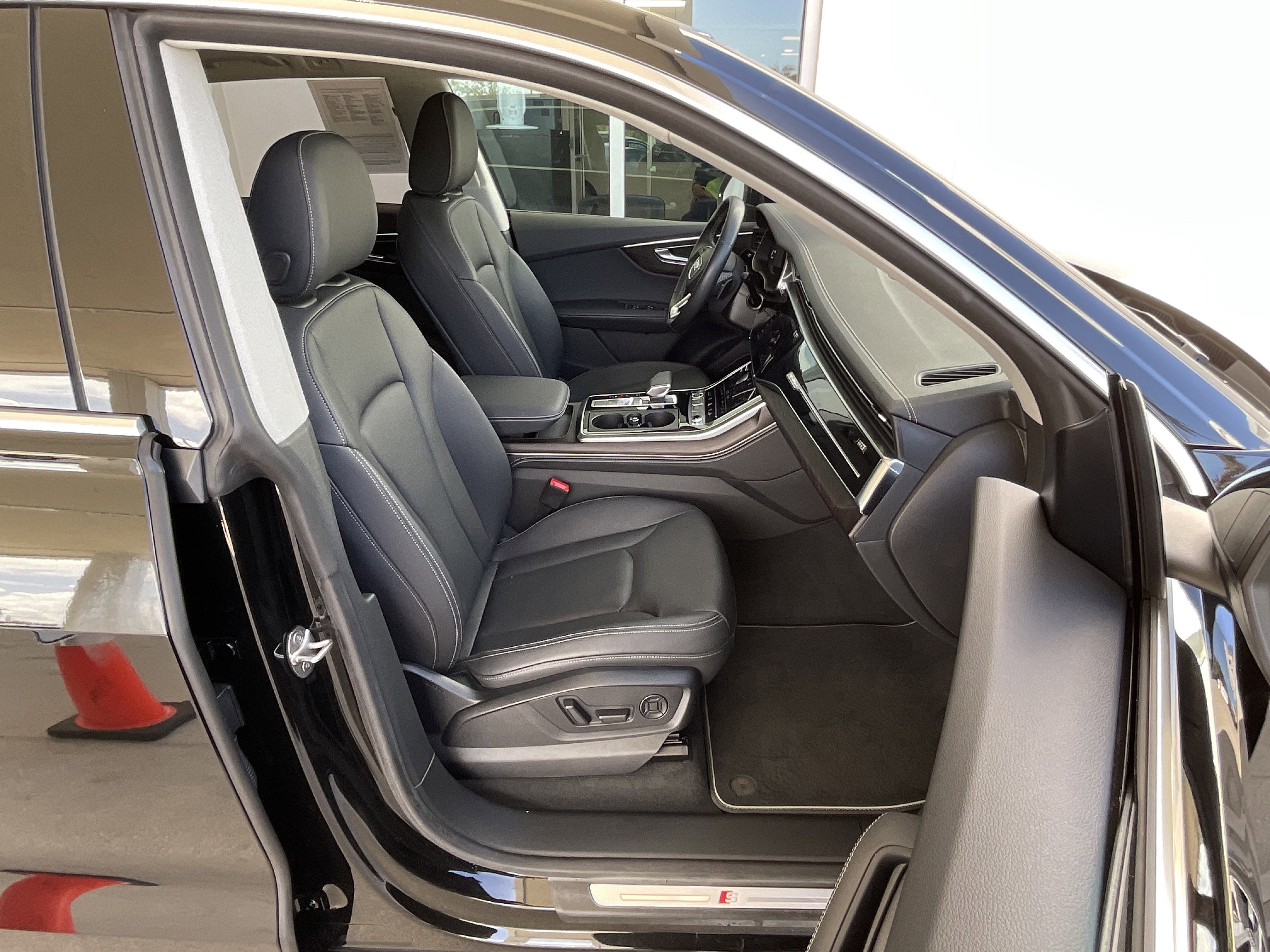 Used 2023 Audi Q8 Prestige image 22