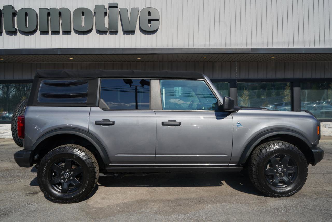 Used 2022 Ford Bronco Black Diamond image 4