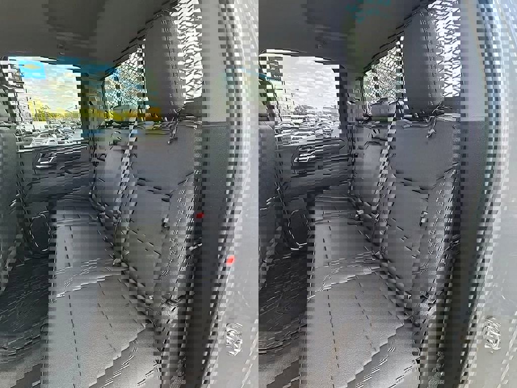 Used 2024 Chevrolet Silverado 2500 LT w/ Convenience Package image 39