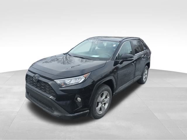Used 2021 Toyota RAV4 XLE w/ Convenience Package image 2