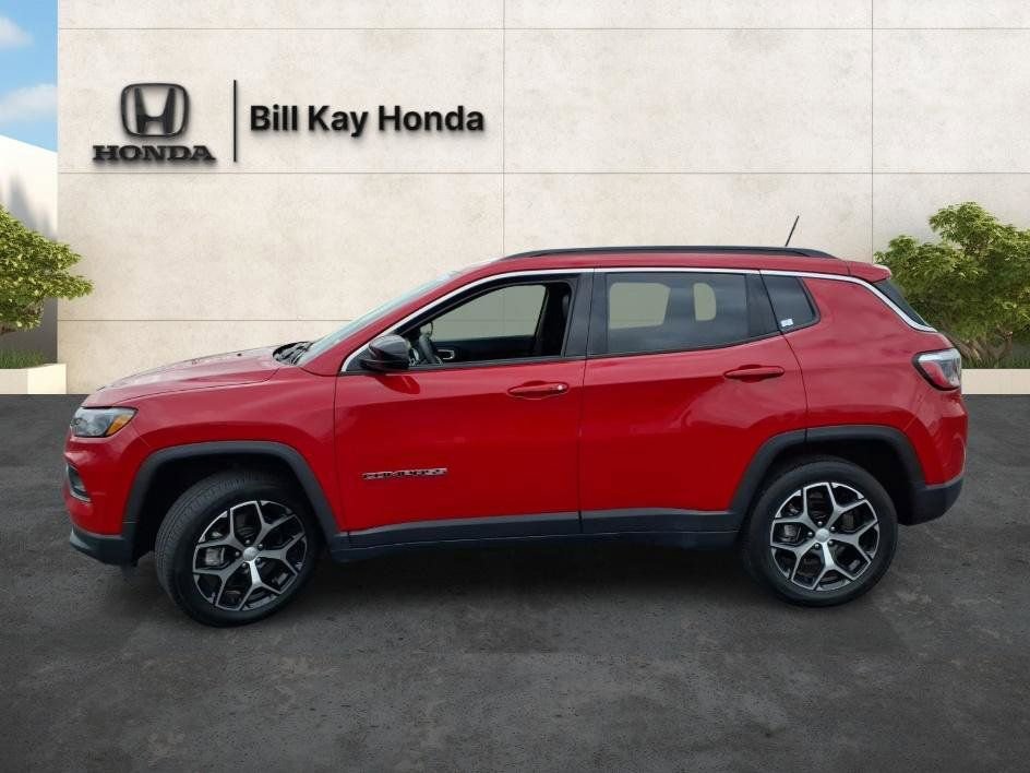 Used 2024 Jeep Compass Latitude AWD/4WD image 7