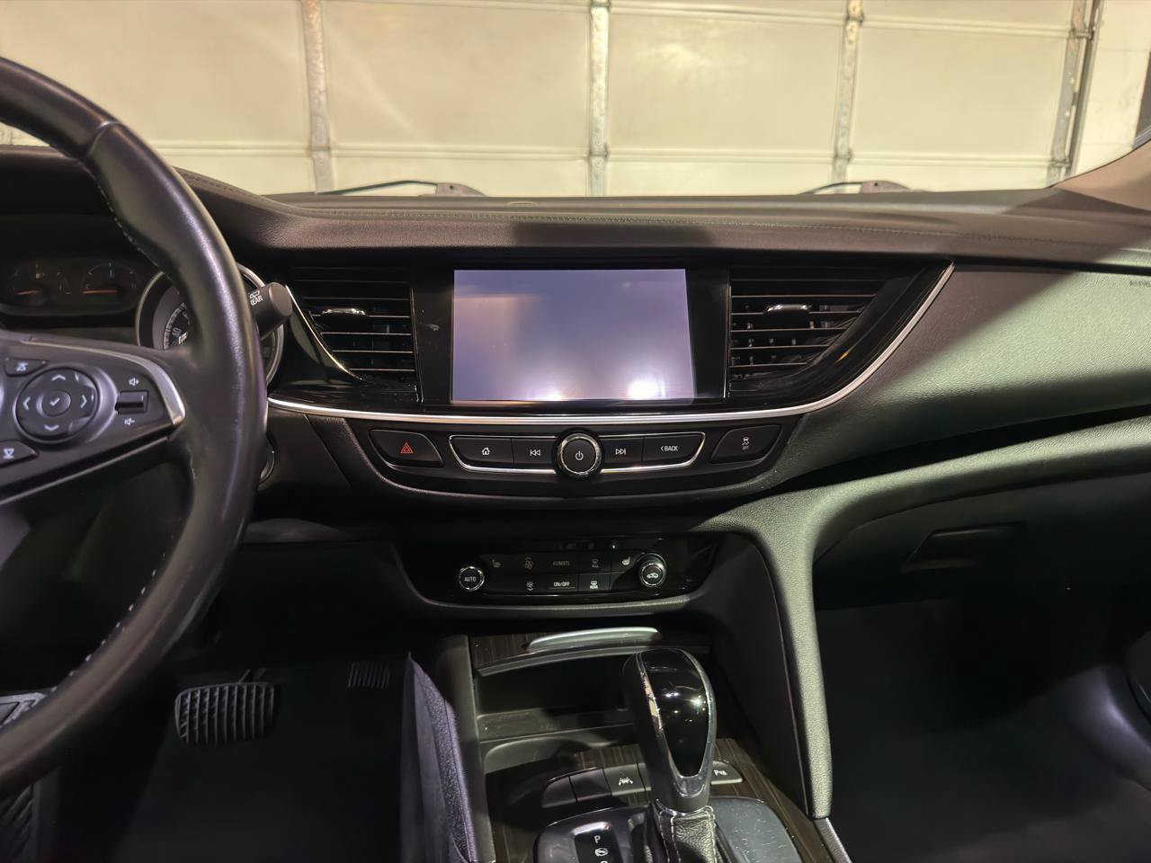 Used 2018 Buick Regal Essence w/ Driver Confidence Package #1 AWD/4WD image 15