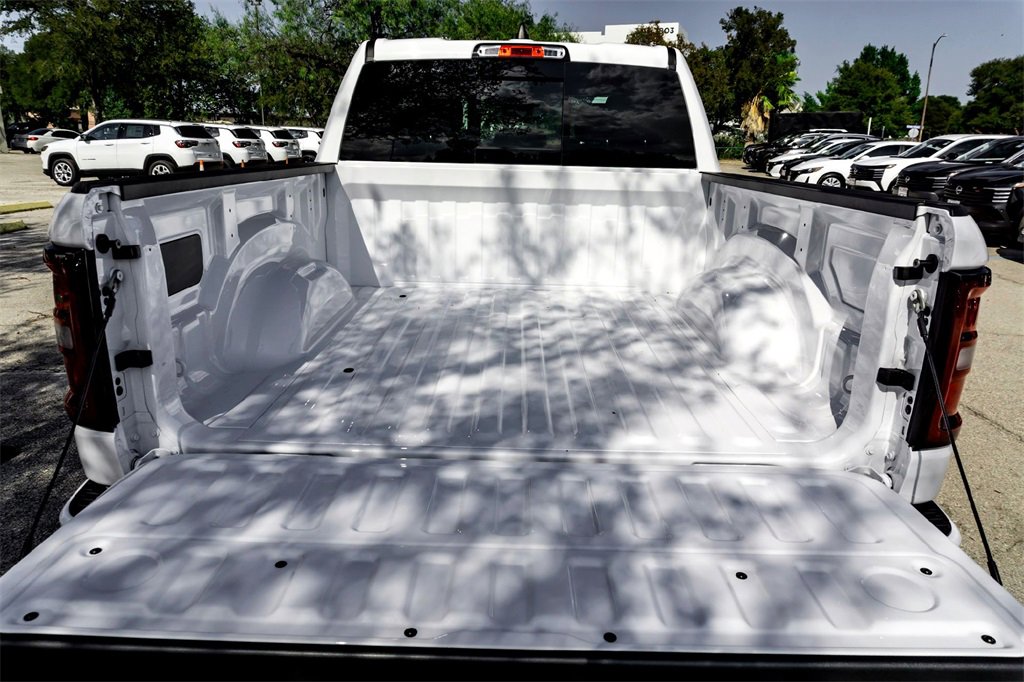 New 2026 RAM 1500 4x4 Crew Cab image 22