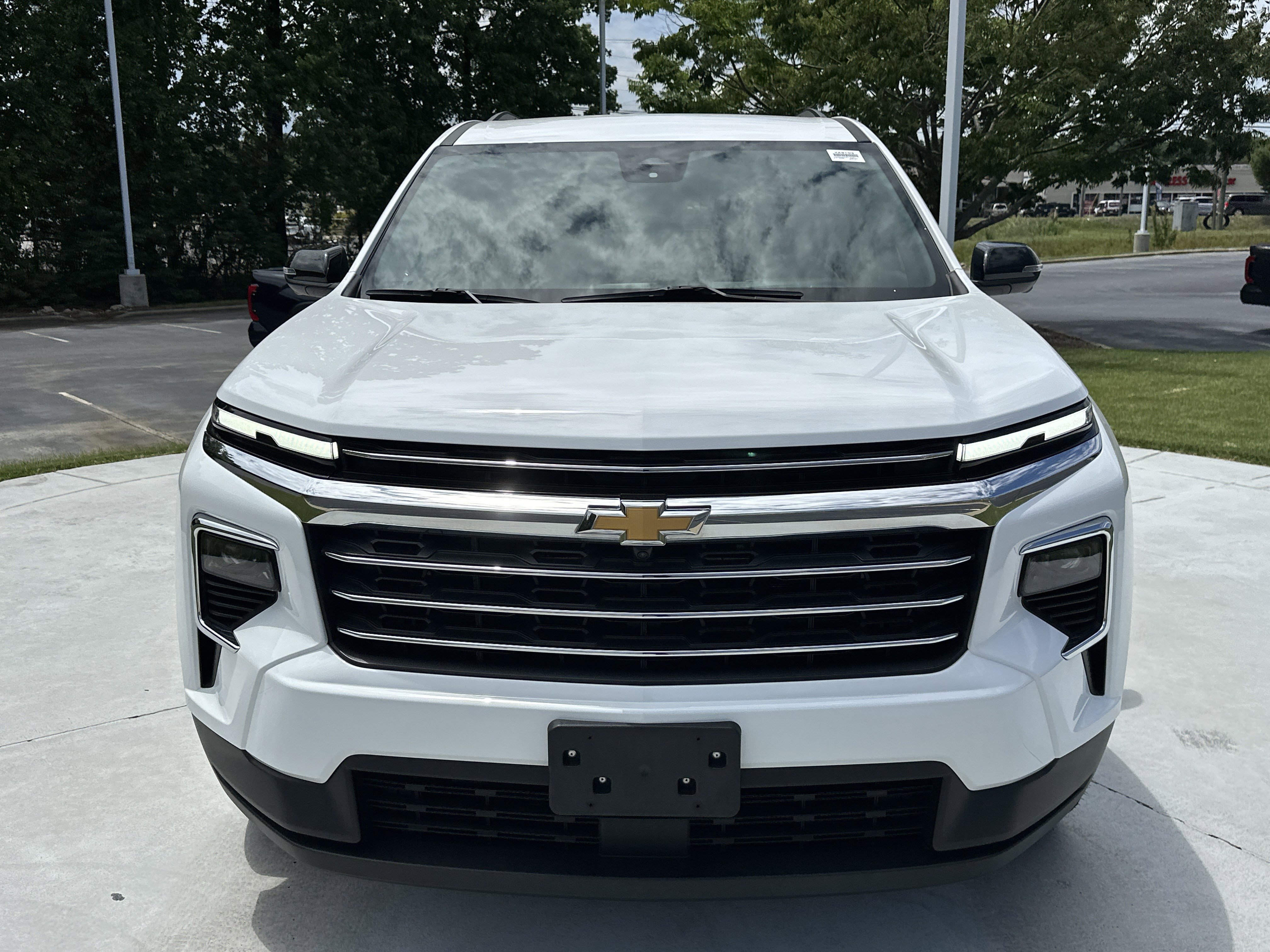 Used 2024 Chevrolet Traverse LT w/ LPO, Floor Liner Package FWD image 3