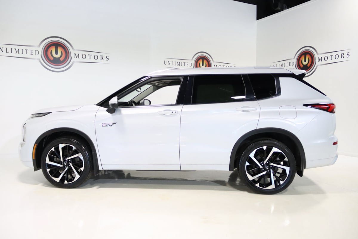 Used 2024 Mitsubishi Outlander 4WD Plug-In Hybrid image 33