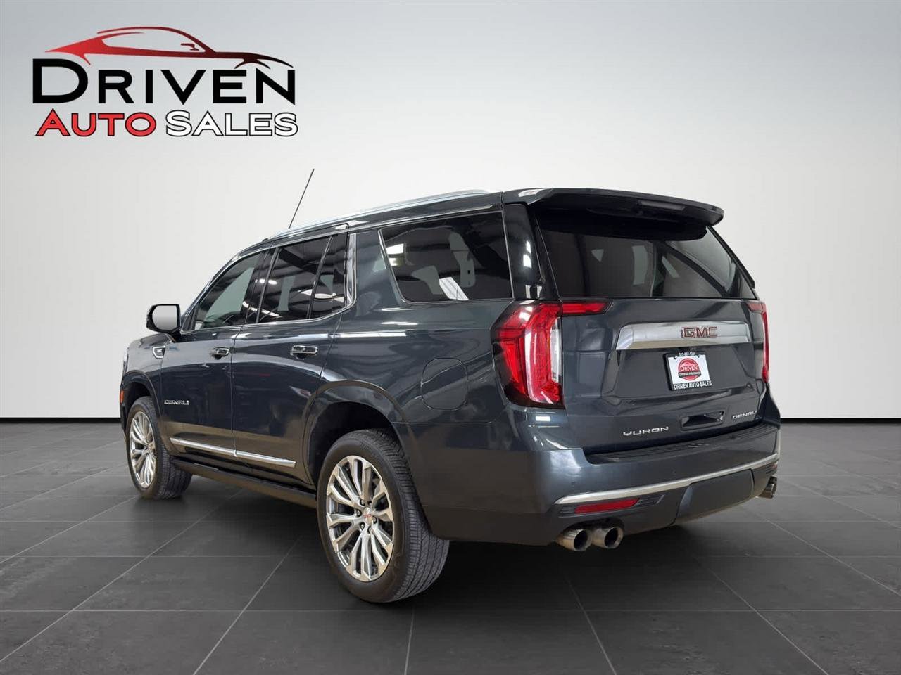 Used 2021 GMC Yukon Denali w/ Denali Premium Package image 4