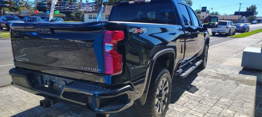 Used 2021 Chevrolet Silverado 2500 Custom w/ Custom Value Package image 5