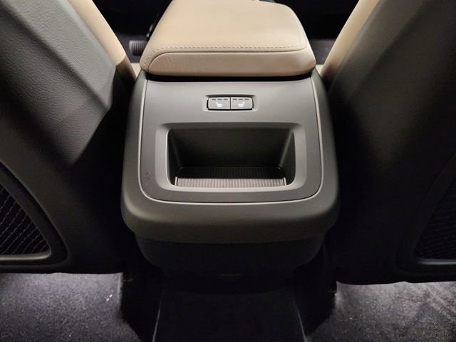 New 2026 Volvo XC60 B5 Plus w/ Protection Package Premier AWD/4WD image 31