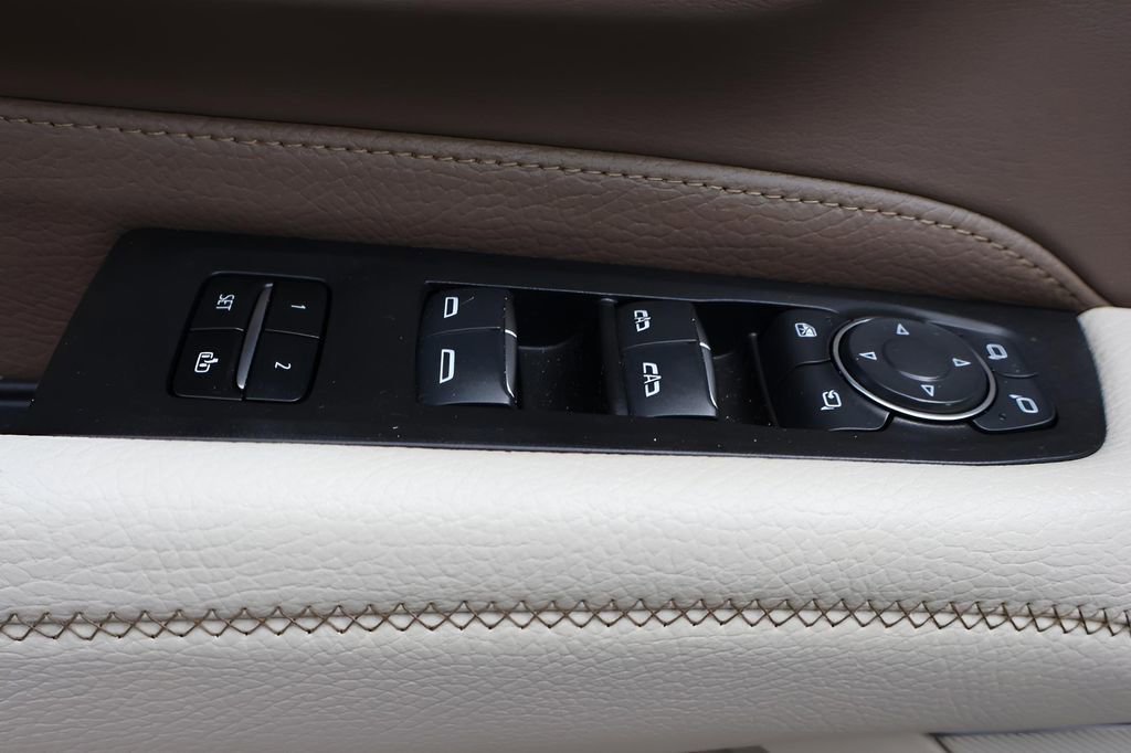 Used 2024 GMC Yukon XL Denali image 11