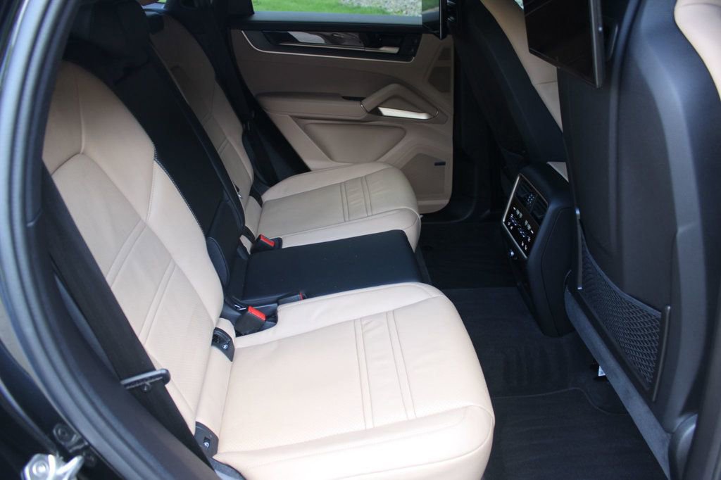 Used 2025 Porsche Cayenne Coupe AWD/4WD image 28