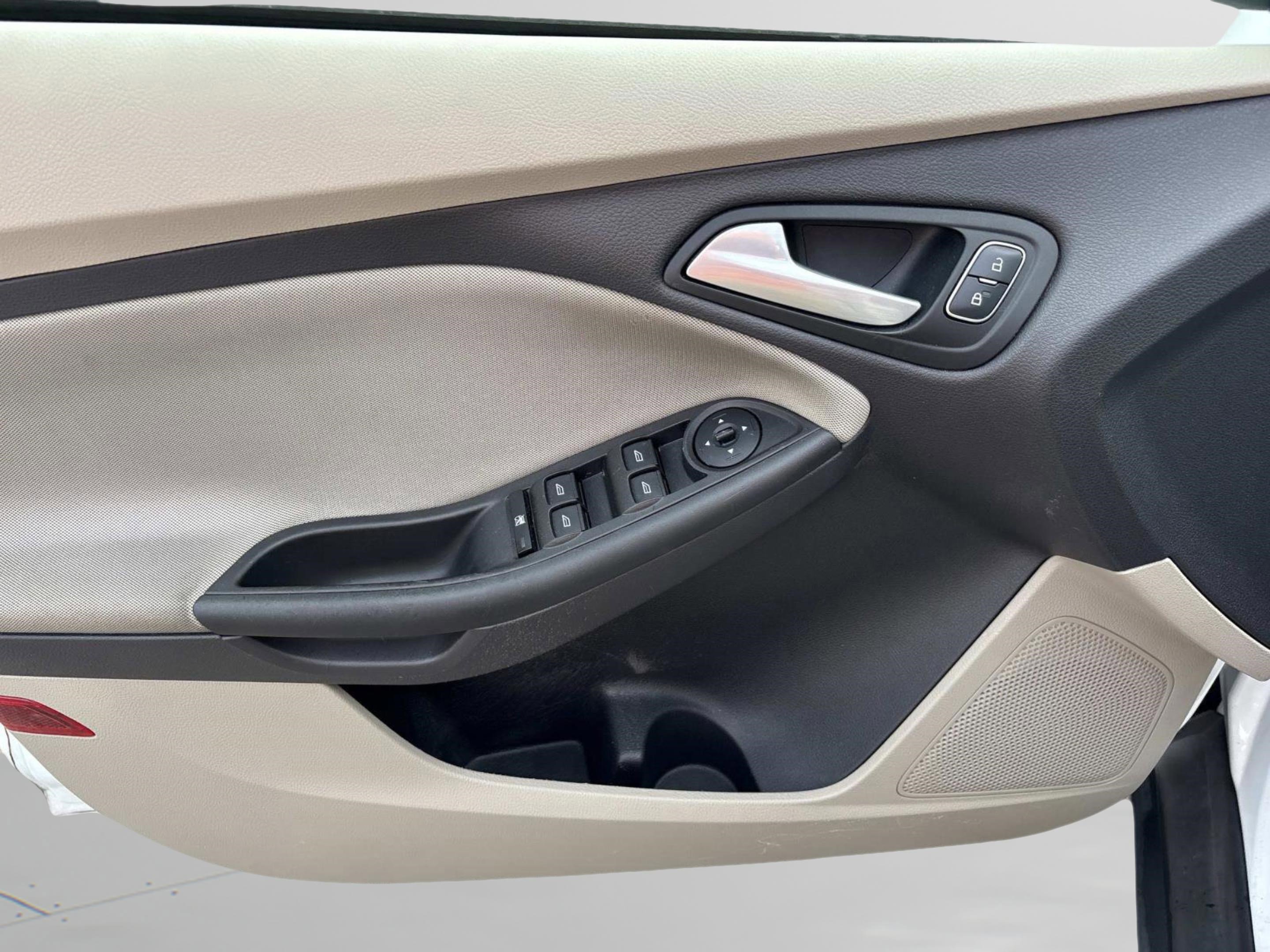 Used 2015 Ford Focus SE FWD image 20