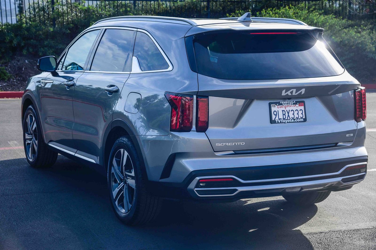 Used 2024 Kia Sorento EX w/ Panoramic Sunroof Package image 3