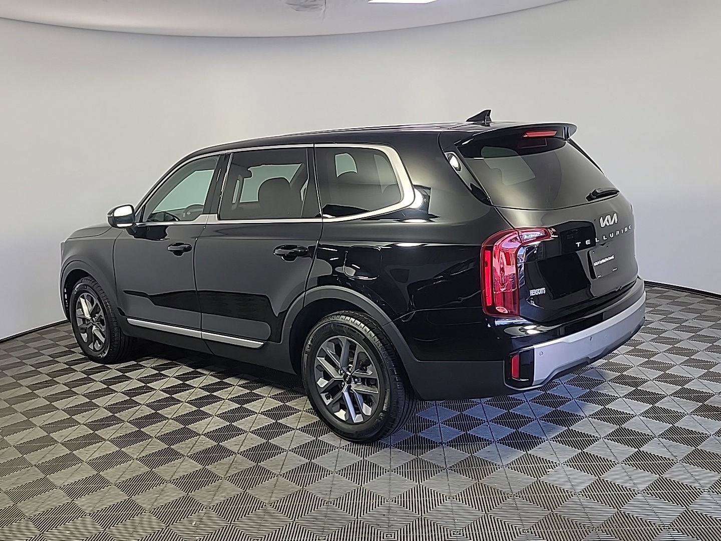 Used 2023 Kia Telluride LX AWD/4WD image 10