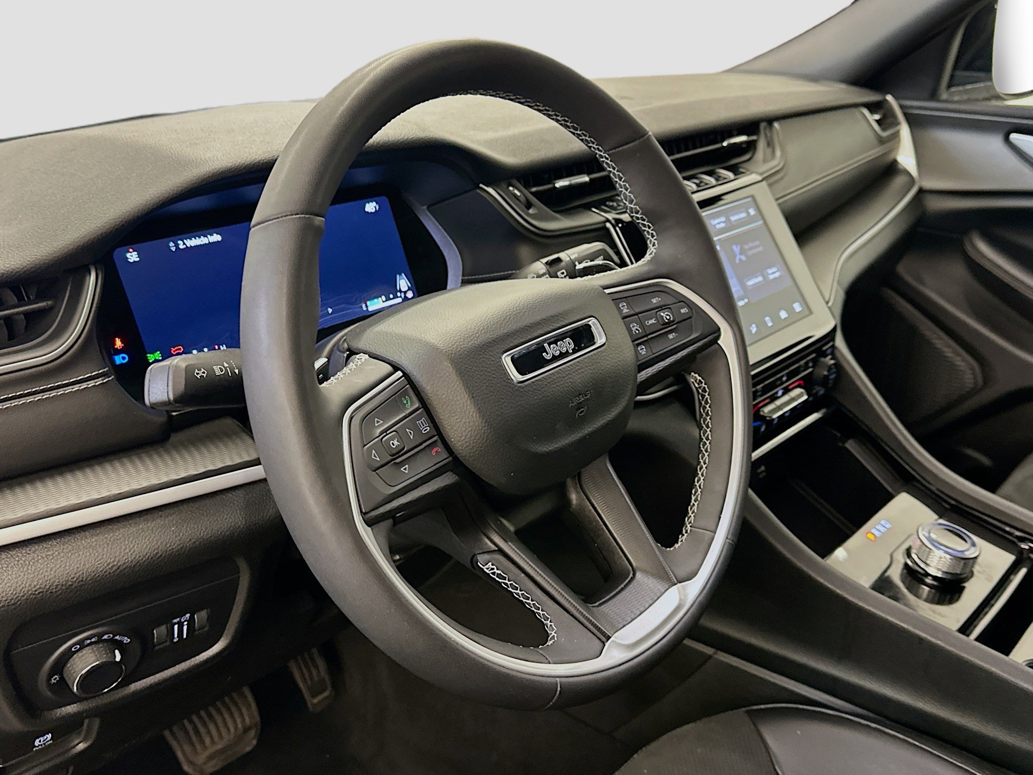 Used 2023 Jeep Grand Cherokee L Laredo image 18