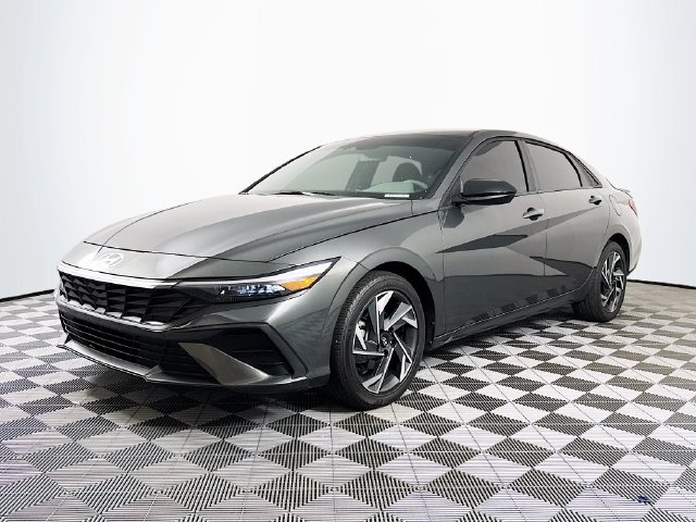 Used 2025 Hyundai Elantra Sport FWD image 2