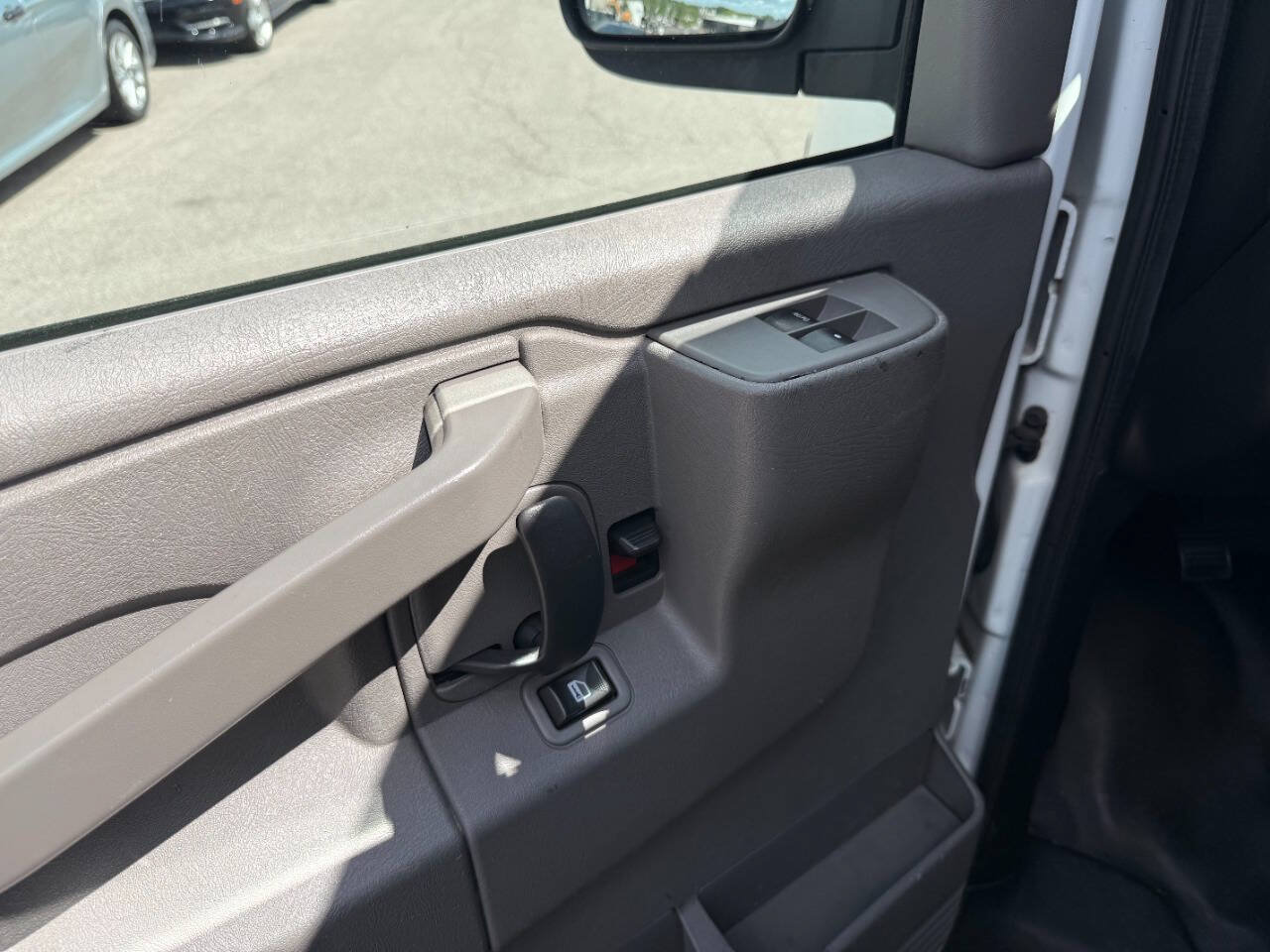 Used 2017 GMC Savana 3500 LS RWD image 18