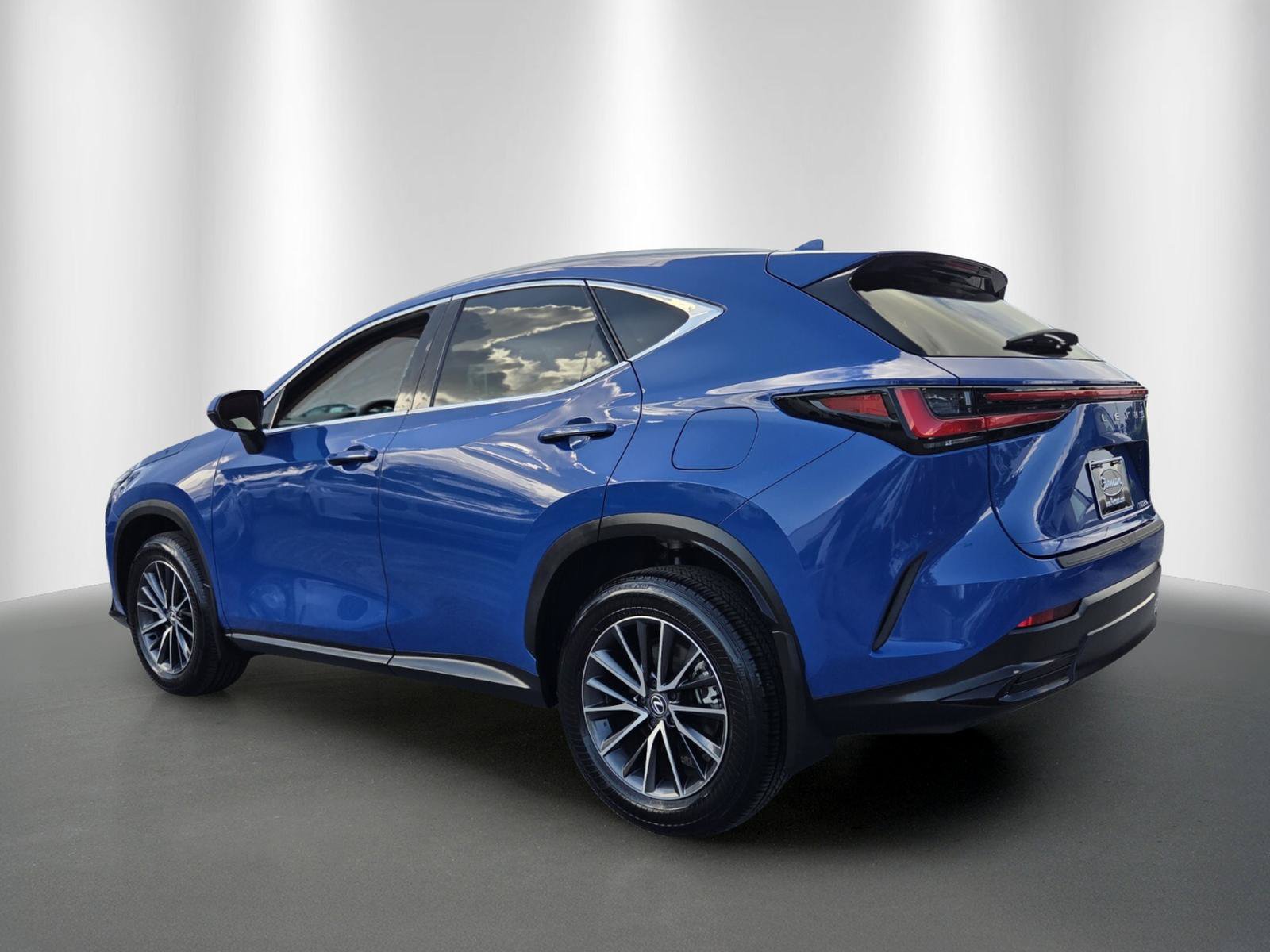 Used 2025 Lexus NX 250 FWD w/ Towing Package (2000 Lbs) image 5