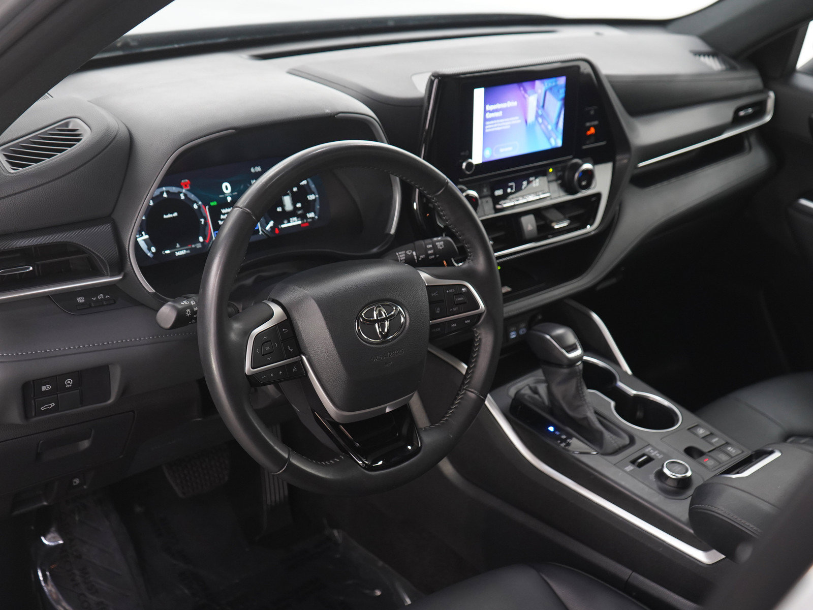 Used 2025 Toyota Highlander XSE AWD/4WD image 24