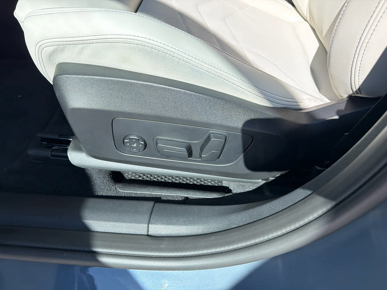 Certified 2026 BMW X2 xDrive28i image 25