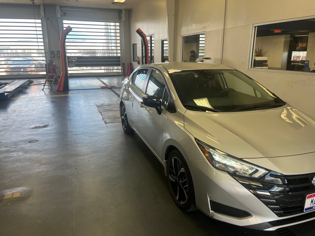 Used 2023 Nissan Versa SR w/ Trunk Package