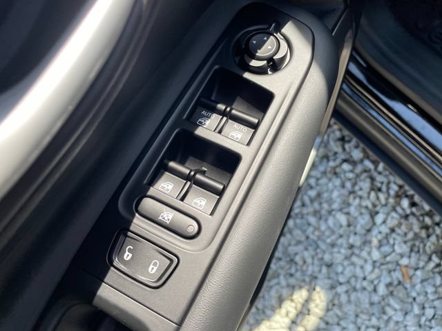 Used 2023 Jeep Renegade Latitude w/ Sun/Sound Group AWD/4WD image 24