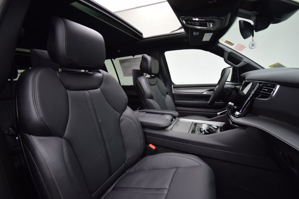 New 2026 Jeep Grand Wagoneer Limited AWD/4WD image 18