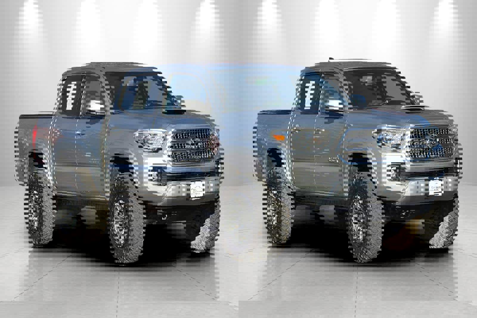 Used 2017 Toyota Tacoma TRD Sport w/ Tow Package (A/T) image 9