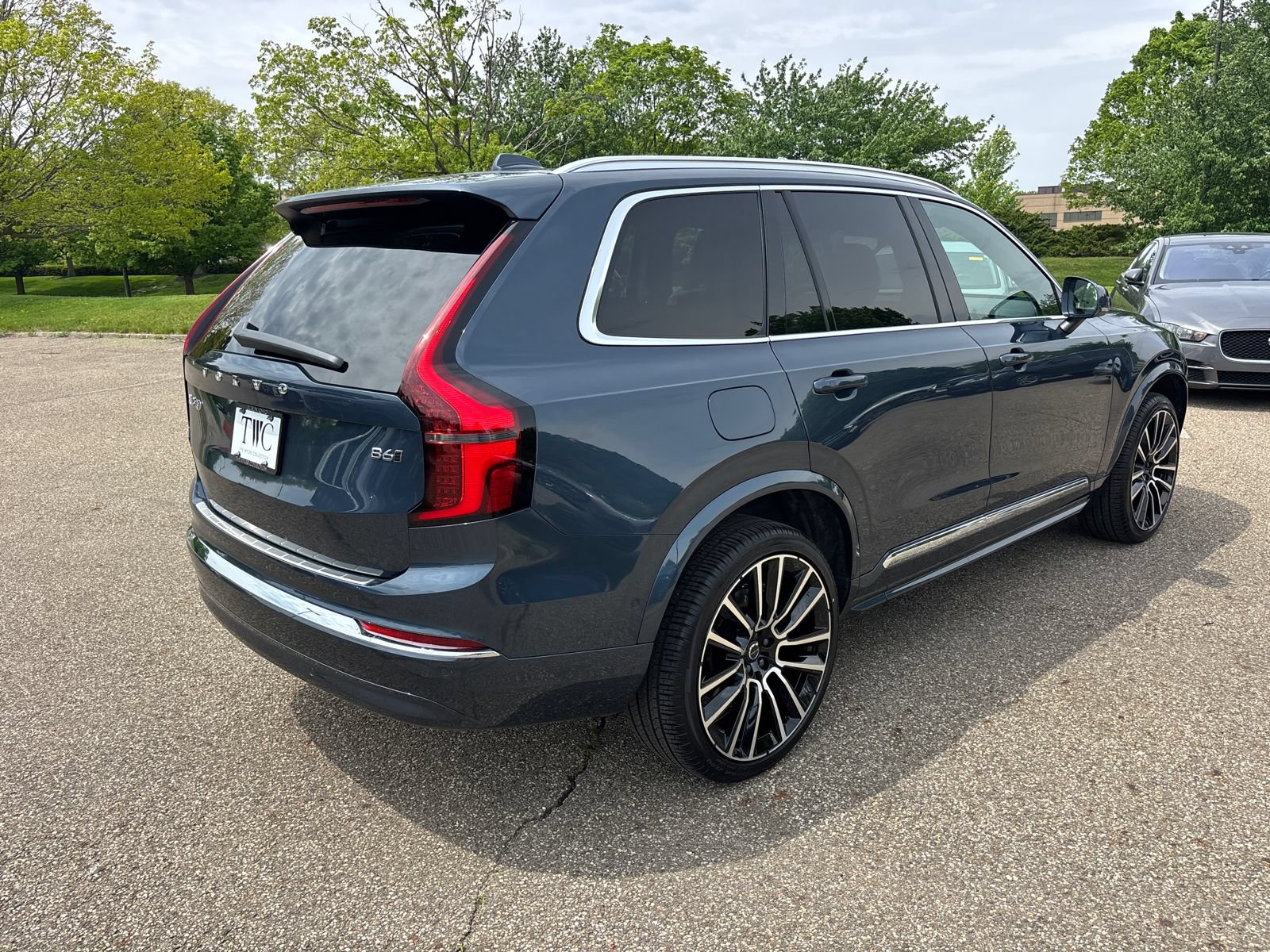 New 2026 Volvo XC90 B6 Plus w/ Protection Package Premier AWD/4WD image 5