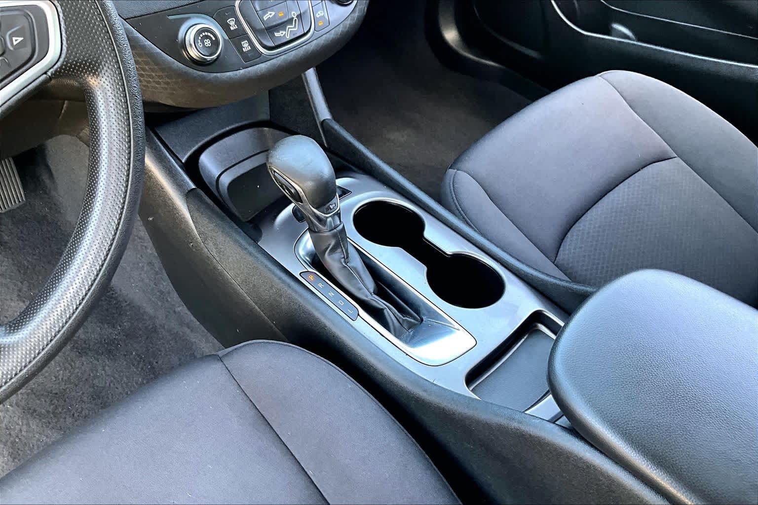 Used 2022 Chevrolet Malibu LS FWD image 17