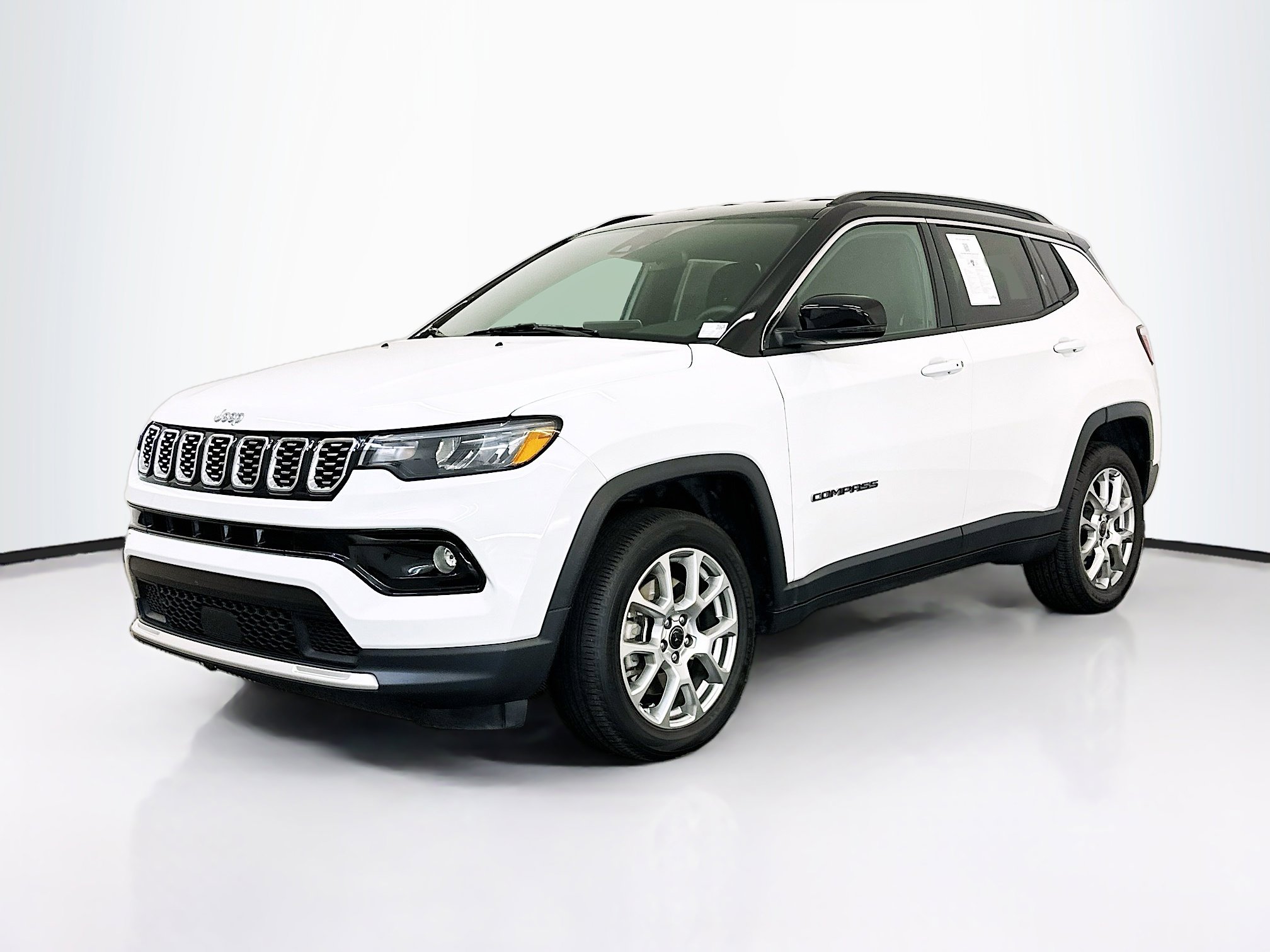 Used 2025 Jeep Compass Limited image 3