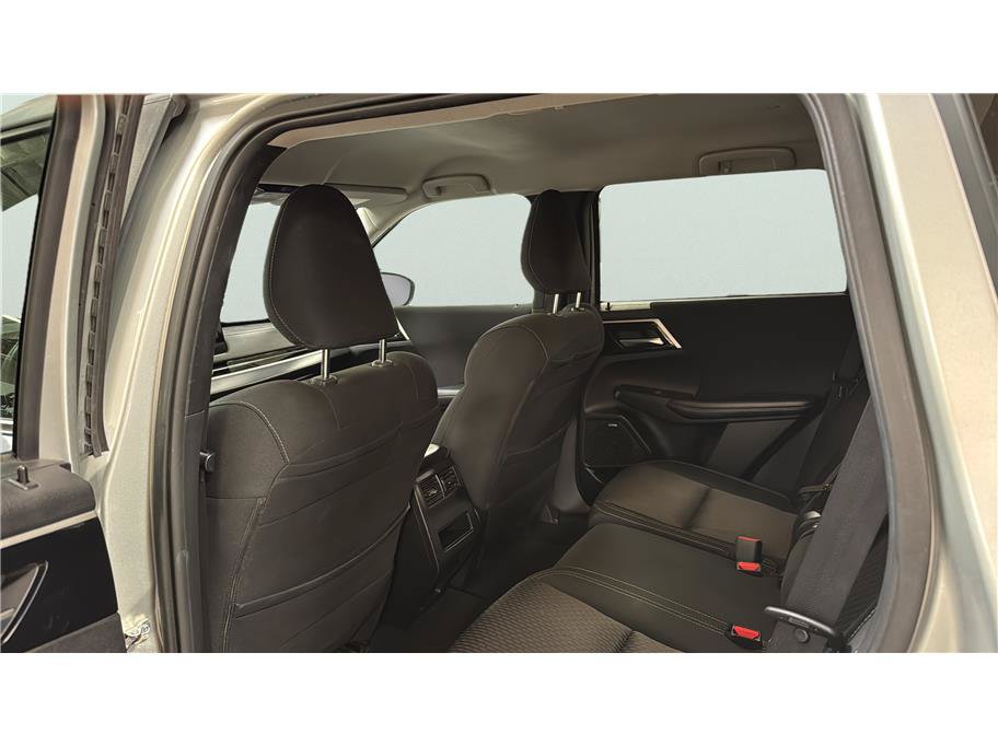 Used 2025 Mitsubishi Outlander ES FWD image 19