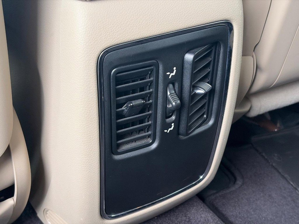 Used 2016 Jeep Grand Cherokee Laredo w/ Quick Order Package 23E AWD/4WD image 11