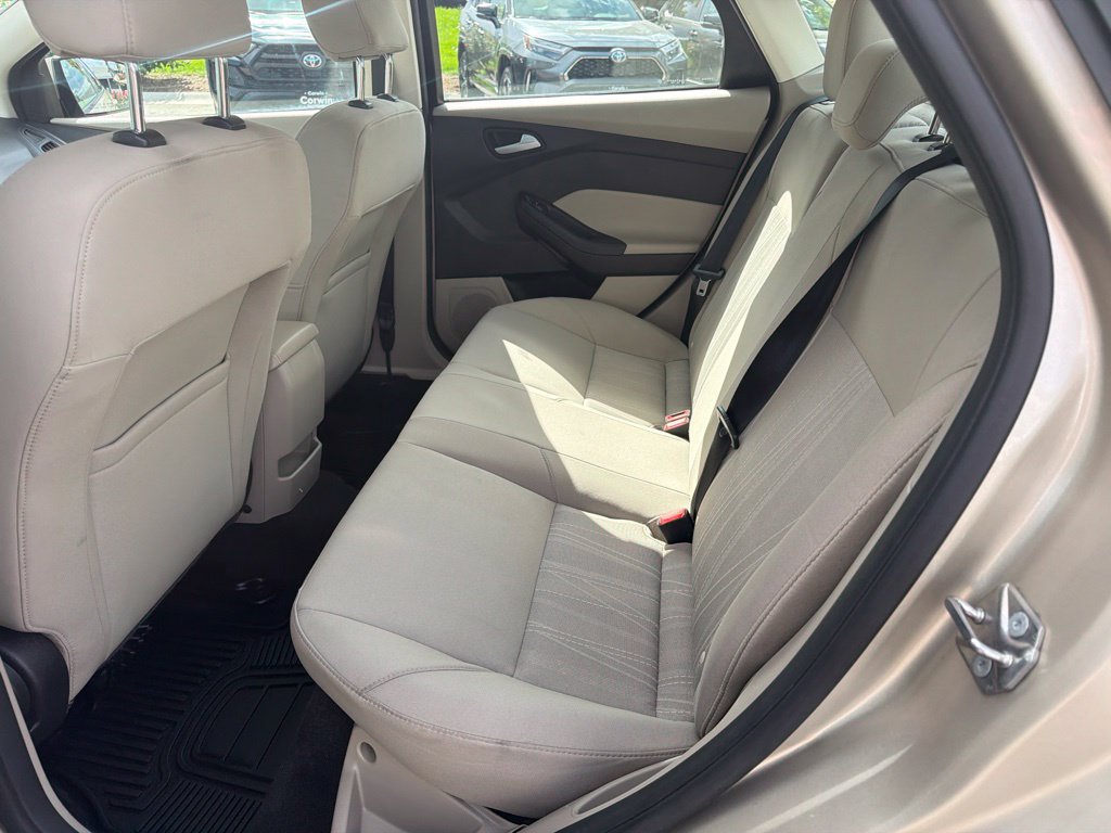 Used 2017 Ford Focus SE w/ Cold Weather Package FWD image 18