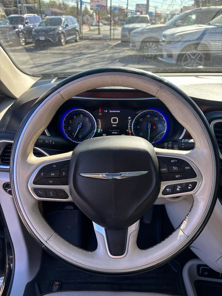 Used 2017 Chrysler Pacifica Limited w/ UConnect Theater Package FWD image 10