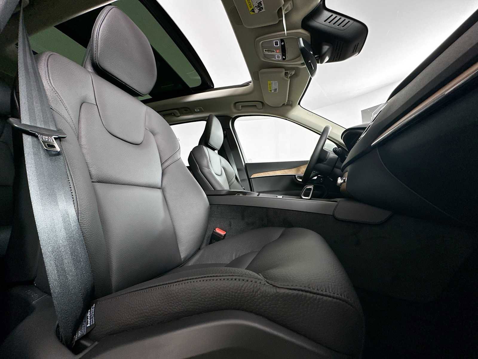 Used 2025 Volvo XC90 B6 Plus w/ Protection Package Premier image 25