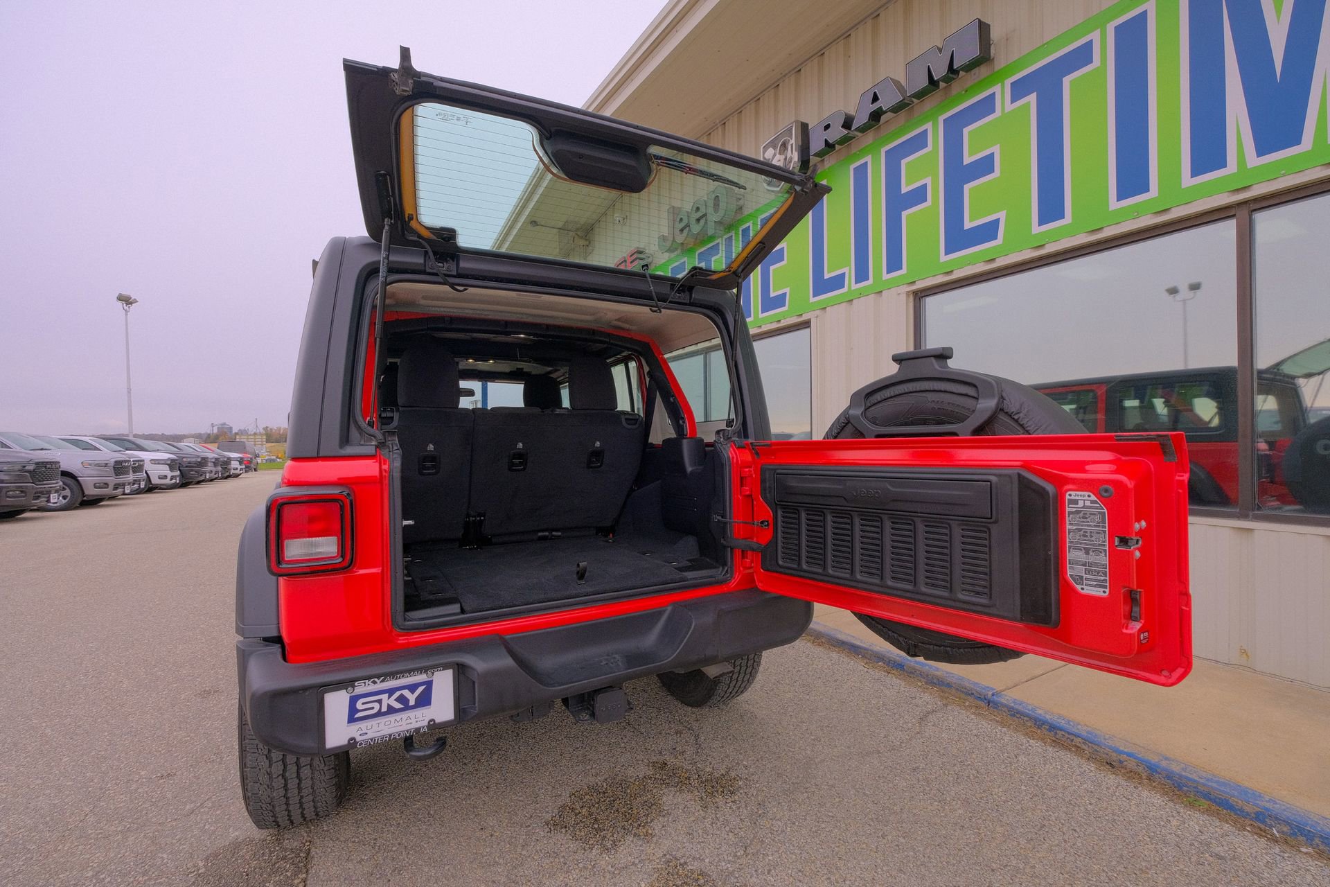 Used 2022 Jeep Wrangler Unlimited Sport image 23