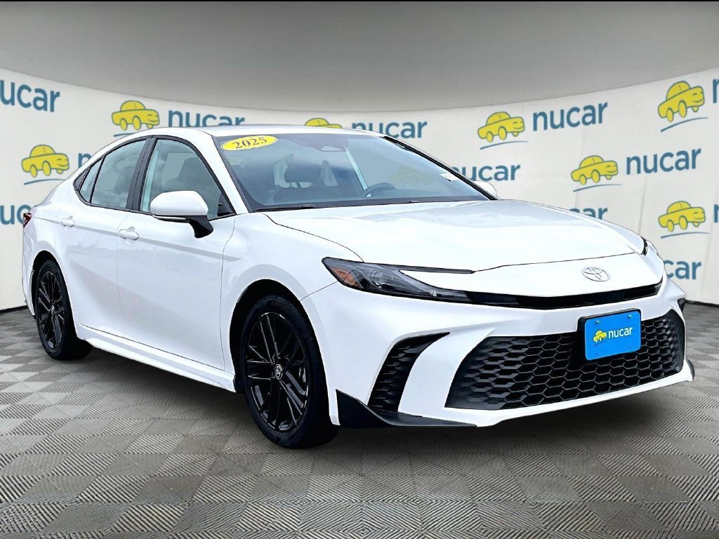 Used 2026 Toyota Camry SE FWD image 1