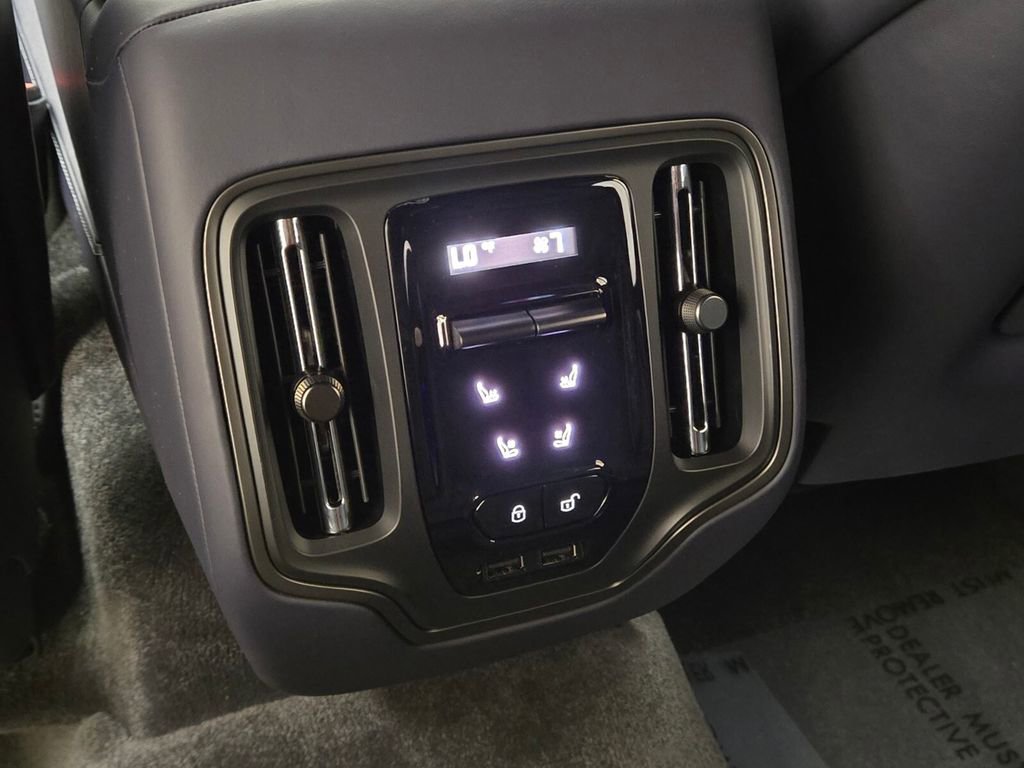 Used 2025 Aston Martin DBX 707 image 21