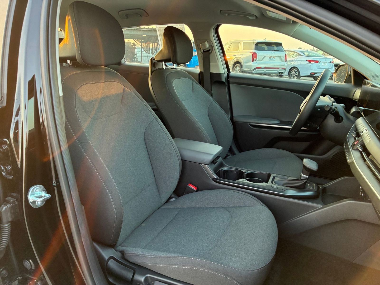 Used 2025 Kia K4 LXS image 35