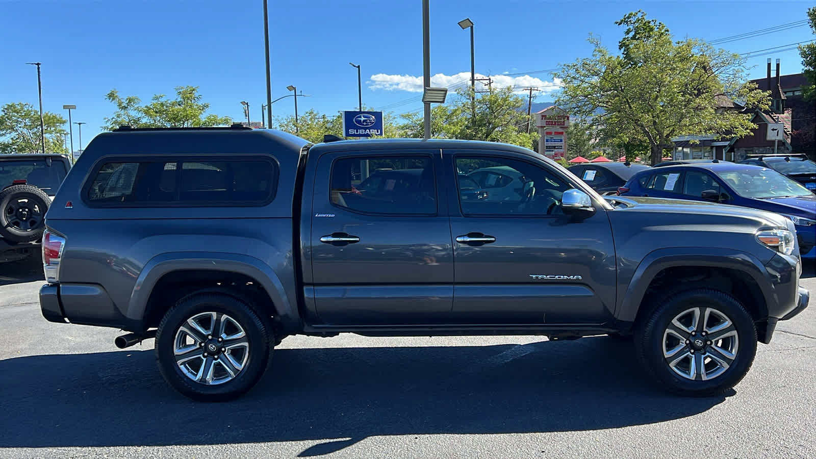 Used 2017 Toyota Tacoma Limited w/ Tow Package AWD/4WD image 4