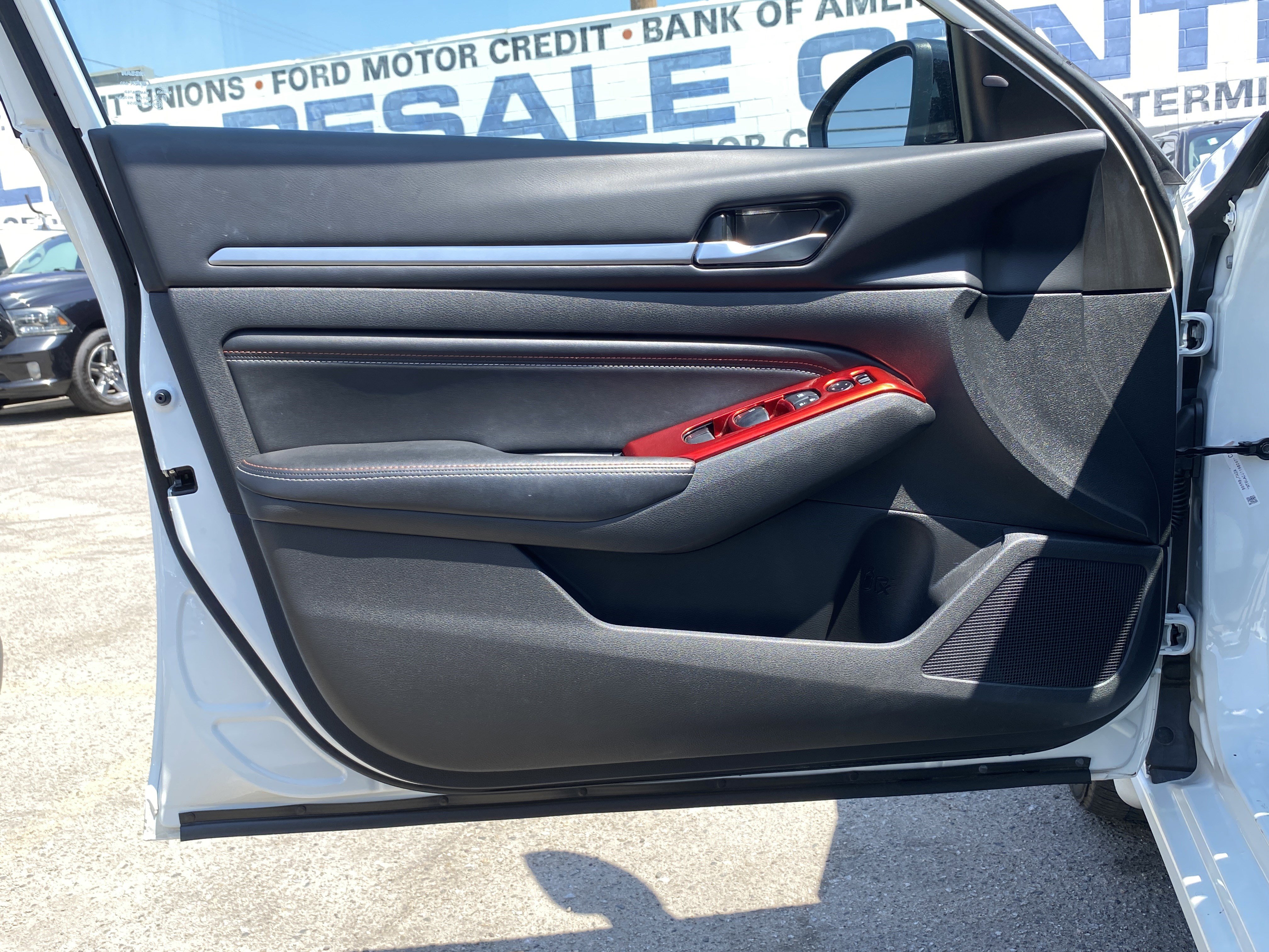 Used 2023 Nissan Altima 2.5 SR w/ SR Premium Package image 14