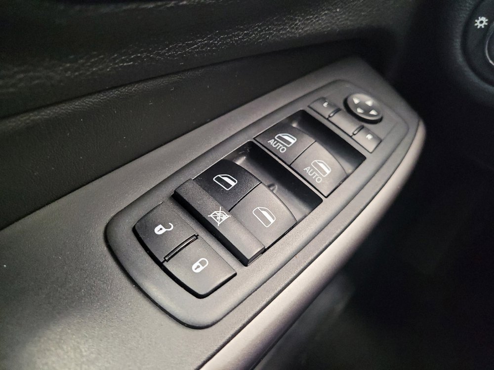 Used 2019 Jeep Cherokee Latitude Plus w/ Cold Weather Group AWD/4WD image 27