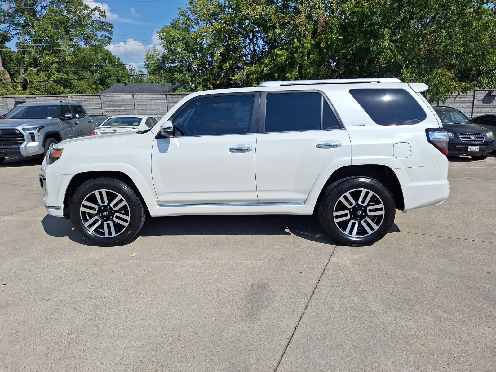 Used 2015 Toyota 4Runner Limited AWD/4WD image 3