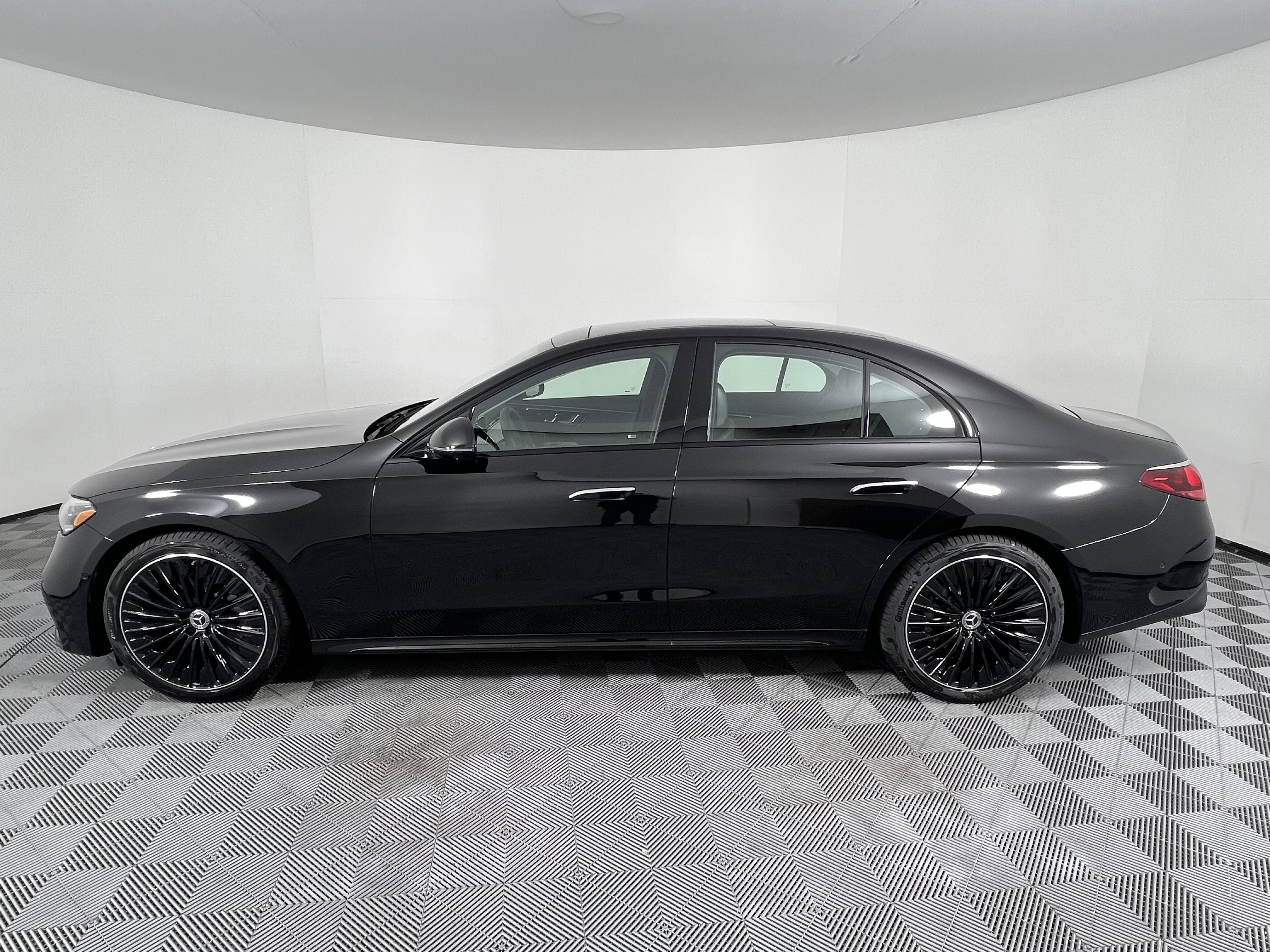 New 2026 Mercedes-Benz E 350 4MATIC Sedan image 9