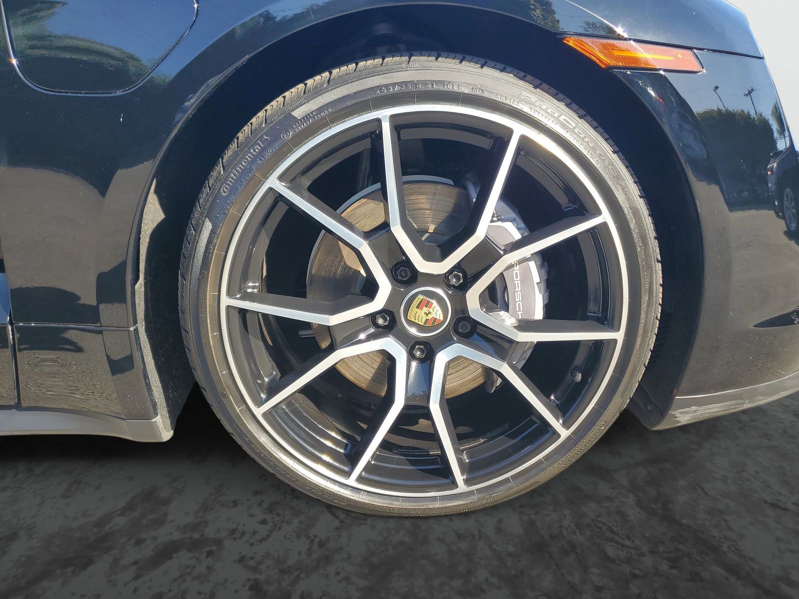 Used 2022 Porsche Taycan image 5