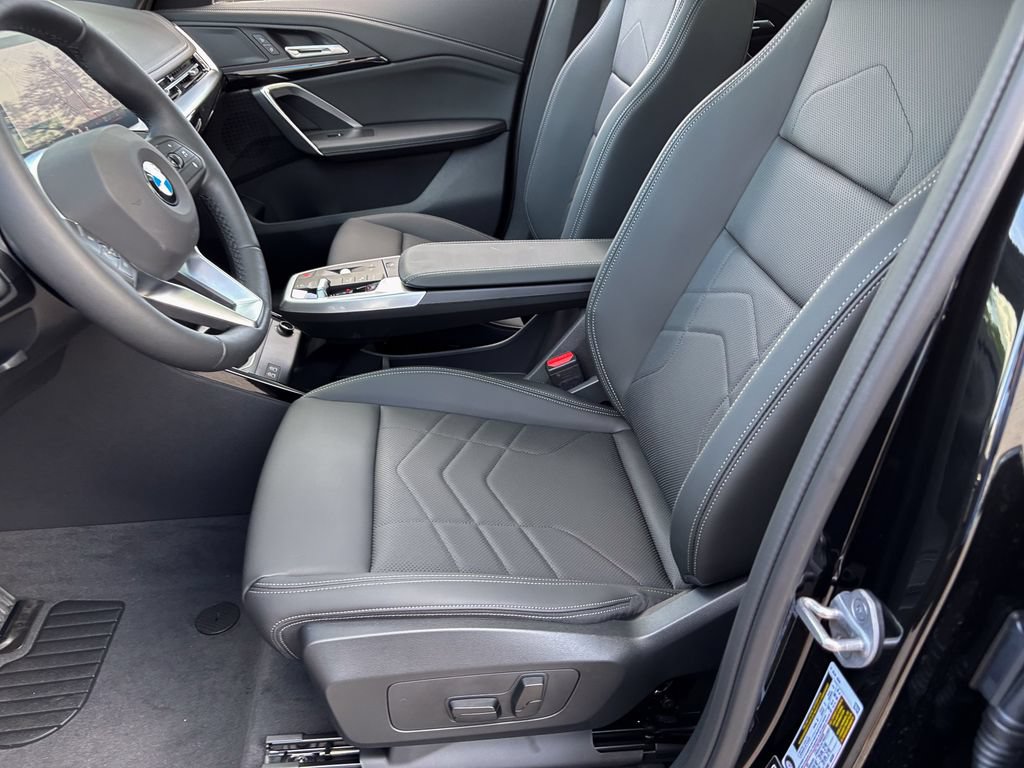 New 2027 BMW X1 xDrive28i AWD/4WD image 13