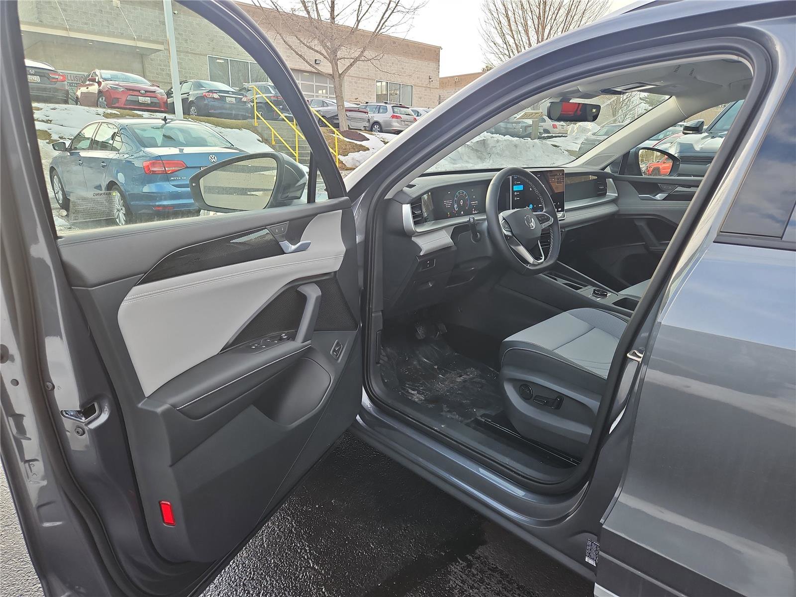 New 2026 Volkswagen Tiguan SE image 11